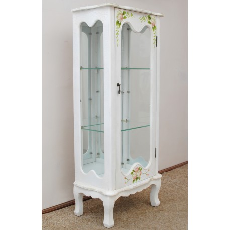 White Chippendale glass cabinet